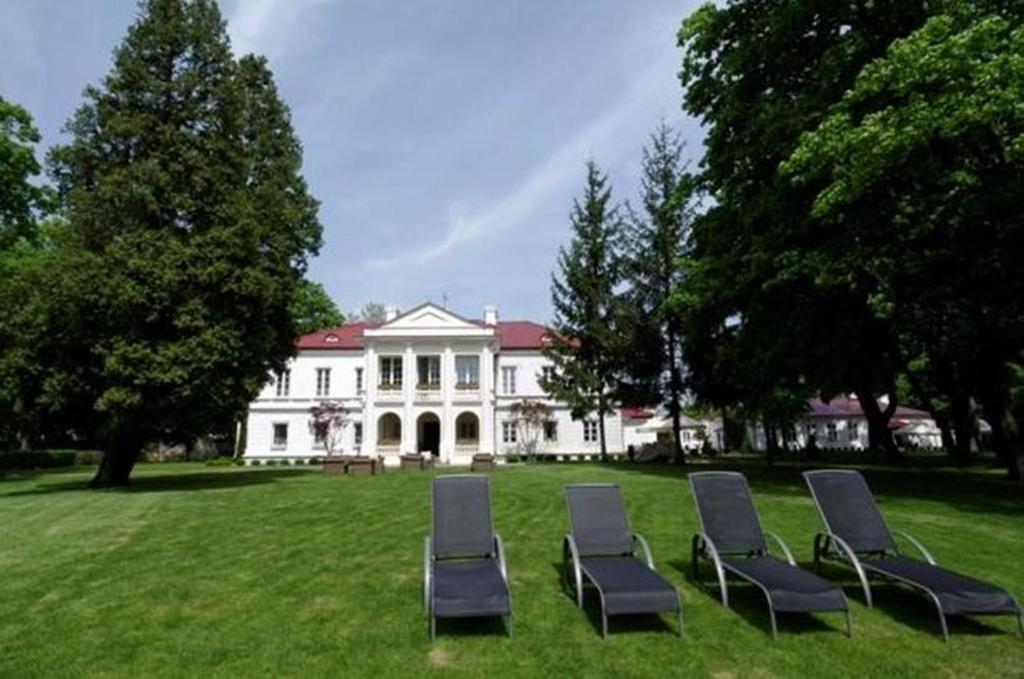 Palac Zegrzynski Зегрже Экстерьер фото